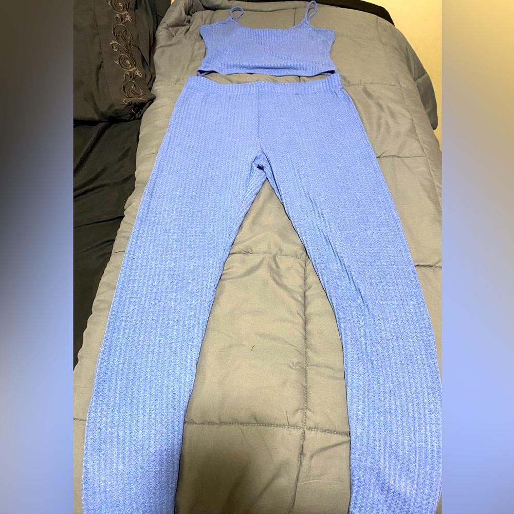 Spaghetti strap top with matching leggings,they’re all LARGE size